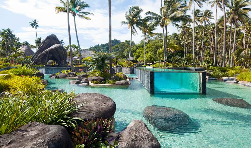 Piscina COMO Laucala Island hotel lujo en Fiji